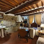 The Small Castle بيت للعطل كورتونا