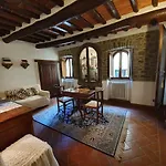 بيت للعطل The Small Castle