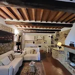 بيت للعطل The Small Castle *